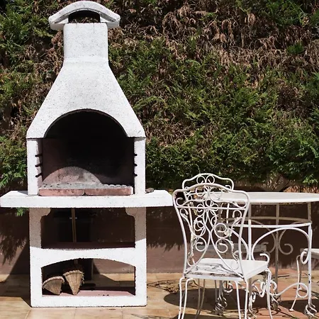 Blondie Con Piscina A Villa