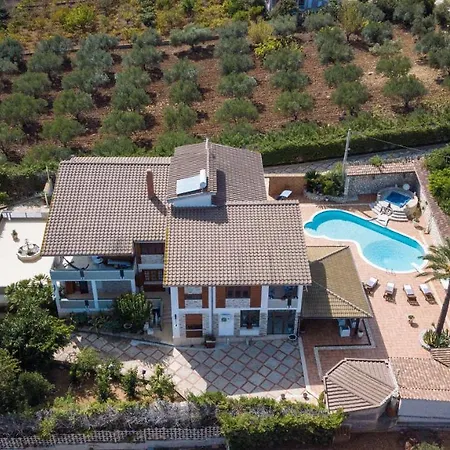 Blondie Con Piscina A Villa *