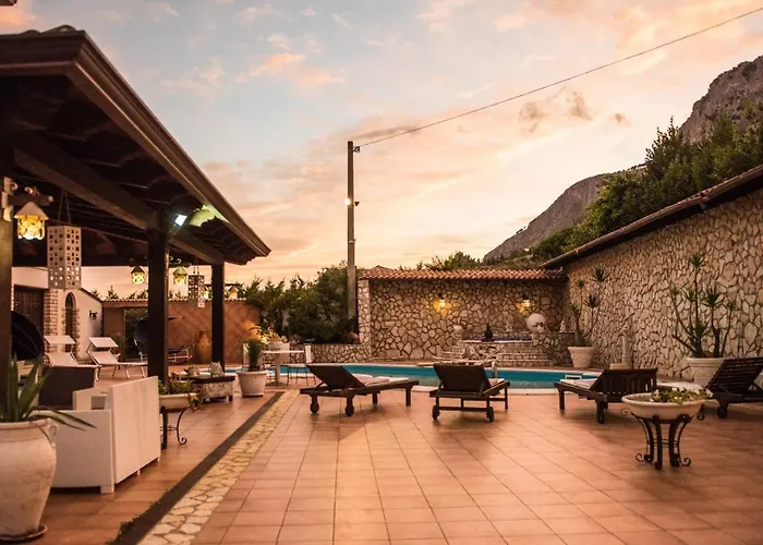 Blondie Con Piscina A