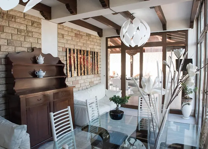 Blondie Con Piscina A