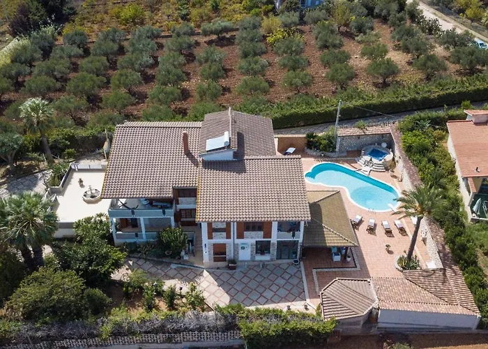 Blondie Con Piscina A Villa *