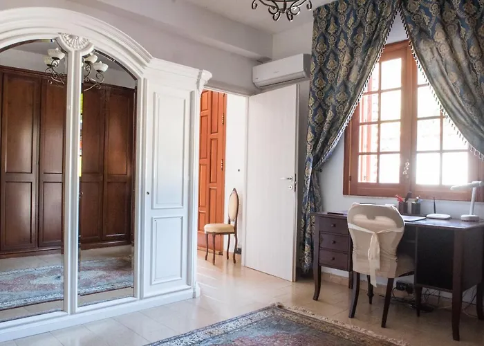 Blondie Con Piscina A Villa