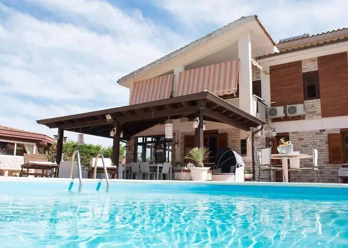 Blondie Con Piscina A * Castellammare del Golfo